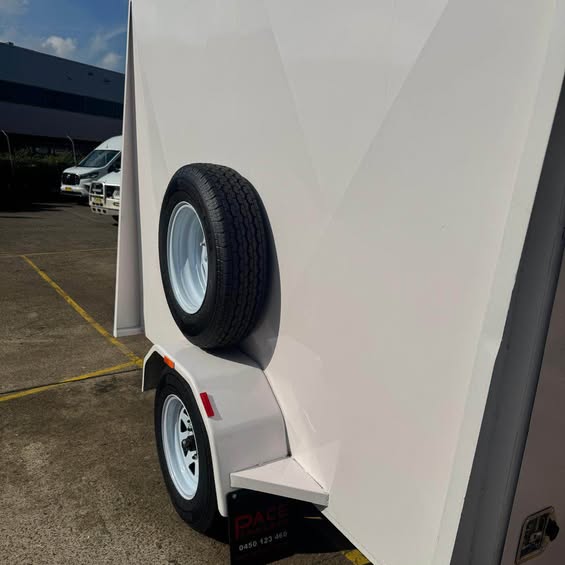 8'x5' enclosed trailer with swing open rear door- 1 t gvm