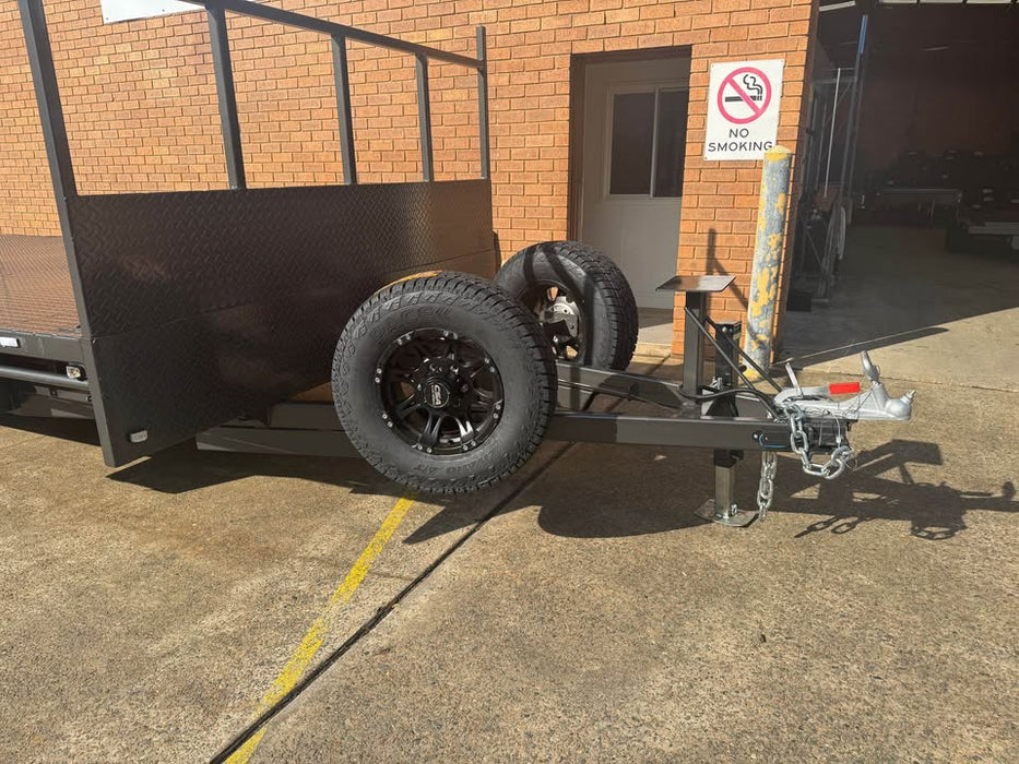 9 m x 2.4m Flat Top Tri-Axle Beaver Tail Trailer- 4.5 ton gvm
