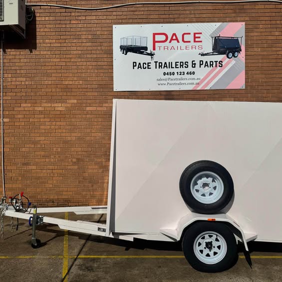 8'x5' enclosed trailer with swing open rear door- 1 t gvm