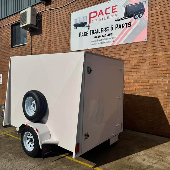 8'x5' enclosed trailer with swing open rear door- 1 t gvm