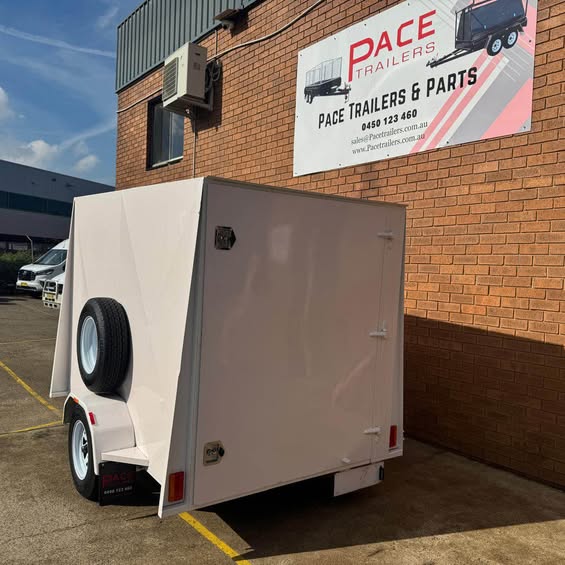 8'x5' enclosed trailer with swing open rear door- 1 t gvm