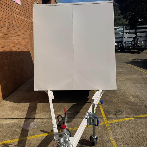 8'x5' enclosed trailer with swing open rear door- 1 t gvm