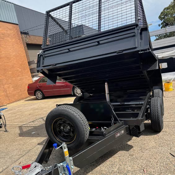 8x6 tipper tandem trailer with ramps, 900mm high cage- 2.8 t gvm