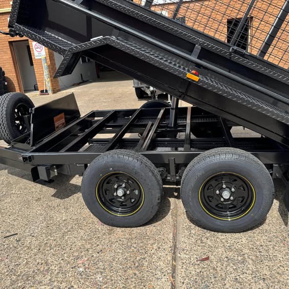 8x6 tipper tandem trailer with ramps, 900mm high cage- 2.8 t gvm