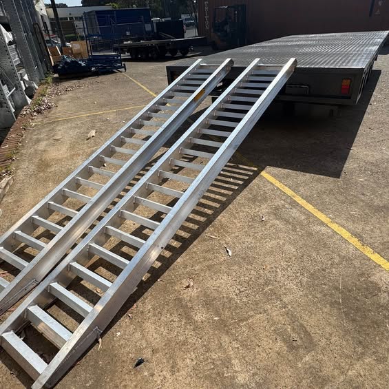 6m x 2.4 m flat top tri axle trailer - 4500 kg gvm