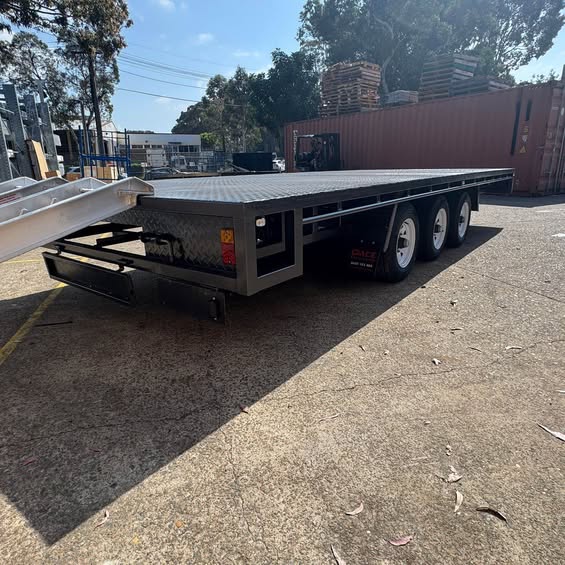 6m x 2.4 m flat top tri axle trailer - 4500 kg gvm