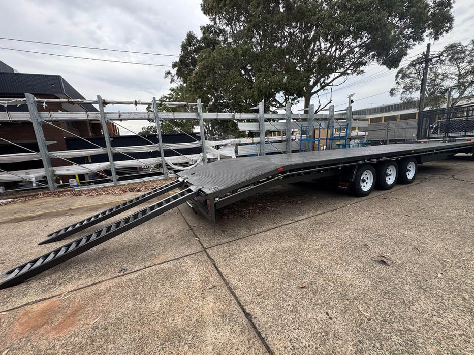 9 m x 2.4m 'Flat Top' Tri Axle Beaver Tail Trailer