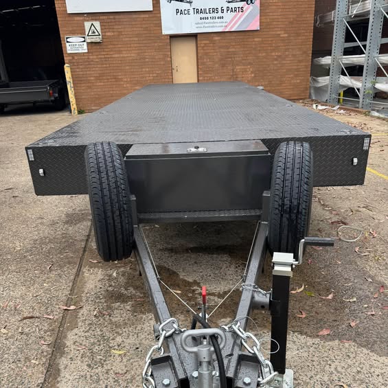 9 m x 2.4m 'flat top' tri axle beaver tail trailer- 4.5 ton gvm