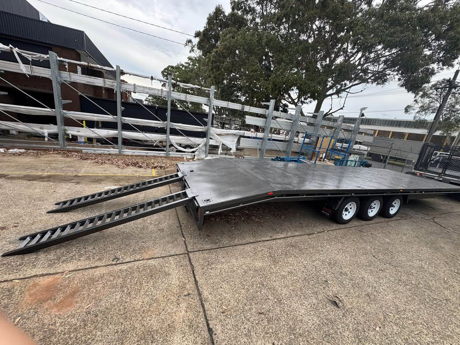 9 m x 2.4m 'Flat Top' Tri Axle Beaver Tail Trailer