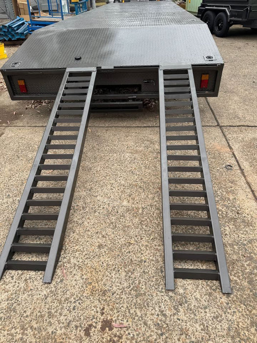 9 m x 2.4m 'Flat Top' Tri Axle Beaver Tail Trailer
