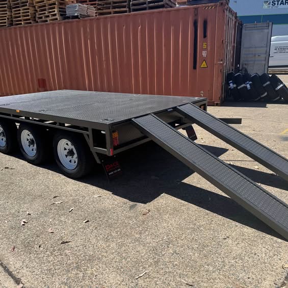 12x7 (3.6 m x 2.1m) flat top tri-axle trailer - 4500 kg gvm