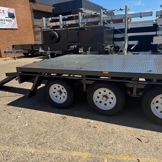 12x7 (3.6 m x 2.1m) flat top tri-axle trailer - 4500 kg gvm