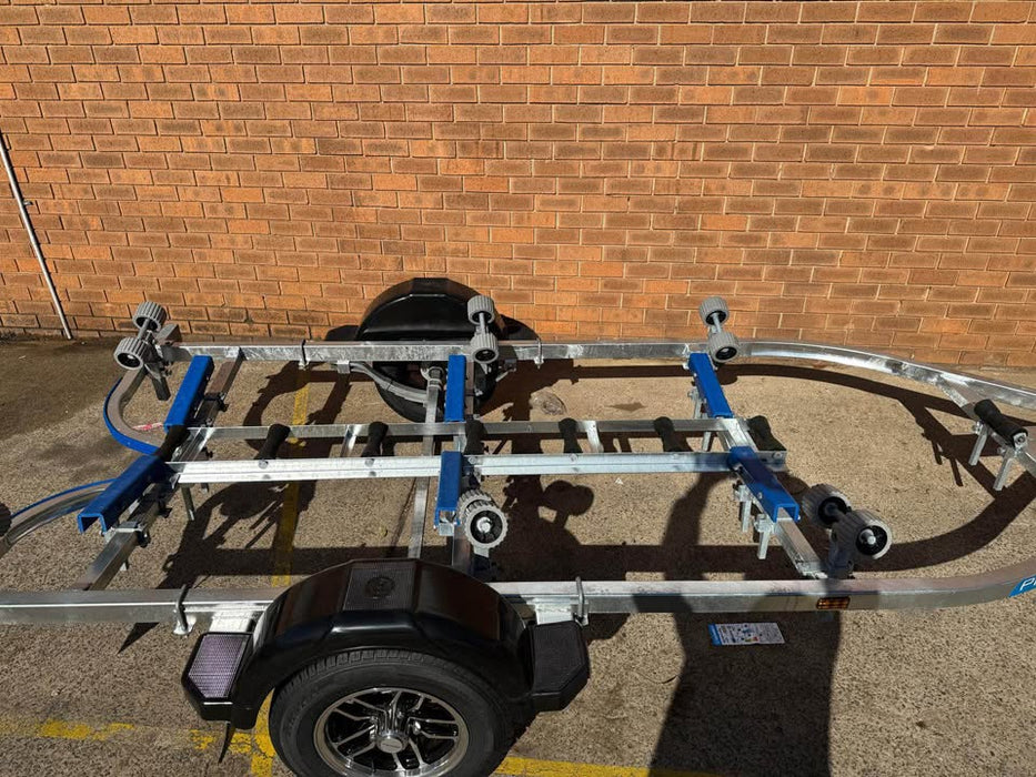 S520 Boat Trailer With Alloy Wheels To Suit Boat Length 4.4mt(14ft) x 4.9mt(16ft)
